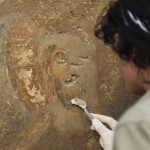 Arqueóloga trabajando en los fresco de la capillaCrédito: Denverpost