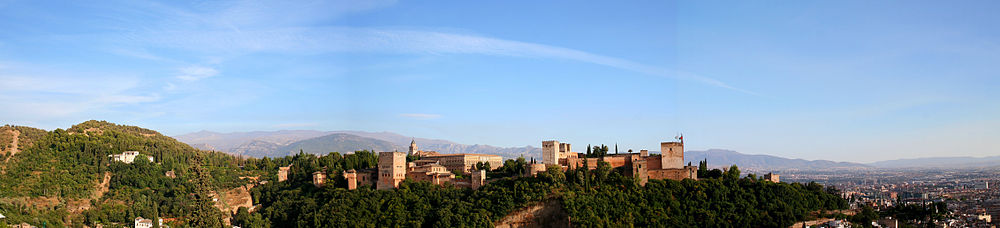 1000px-Panorámica_Alhambra_y_Sierra_Nevada_de_fondo