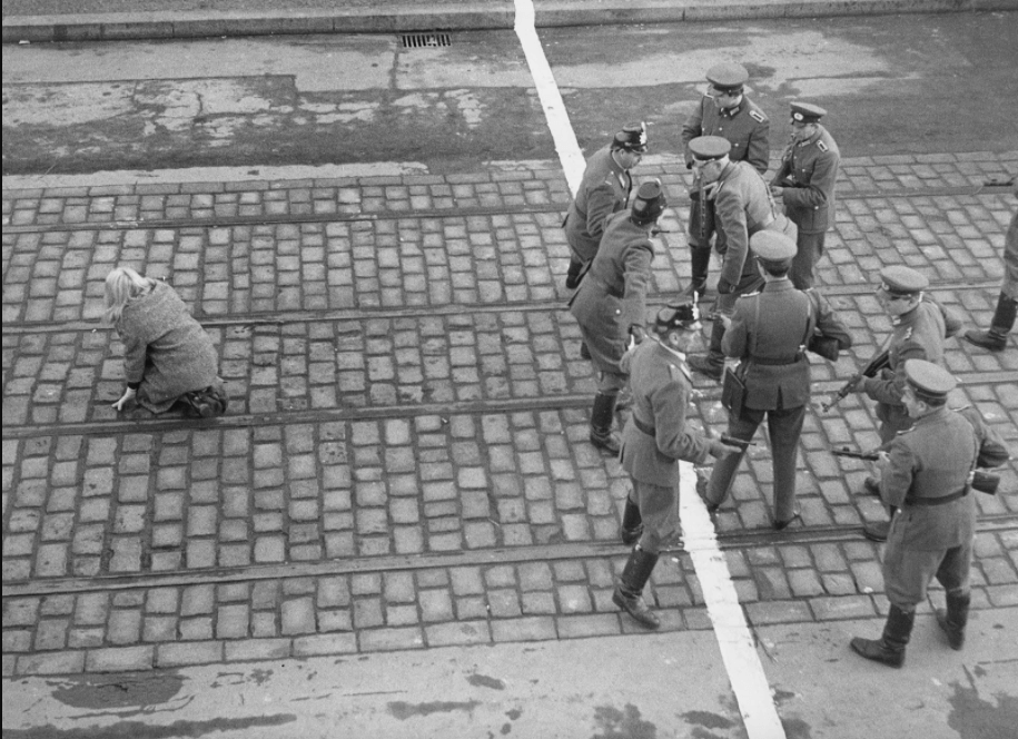 Linea Checkpoint Charlie