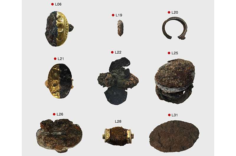 Los anillos de hierro de meteorito de la élite griega | iHistoriArte
